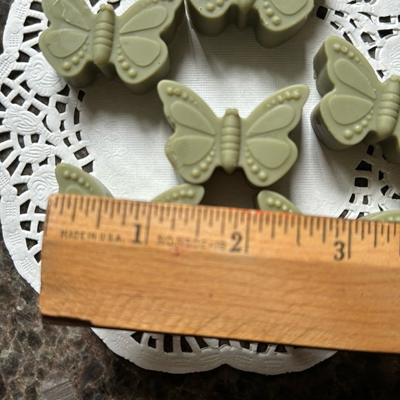 Wax Melts - Butterfly Scented Candle Wax Melts - Sage Scent - Hand Poured - Picture 3 of 4